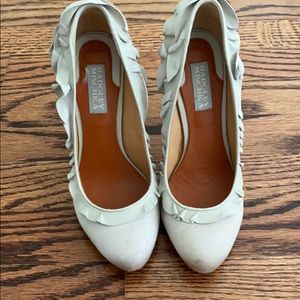 Badgley mischka grey heels